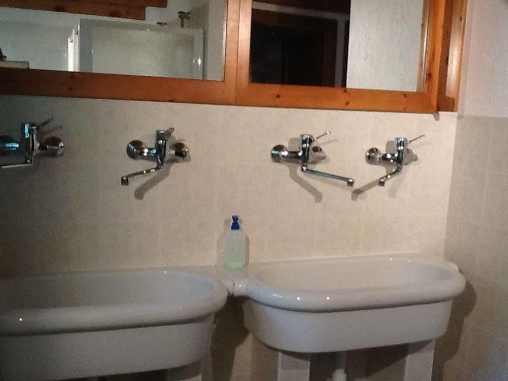 Auberge Lou Creton Di Lui Hostel Pontboset Ngoại thất bức ảnh